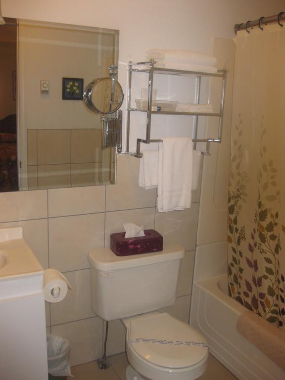 Motel Bel-Eau Montebello Esterno foto
