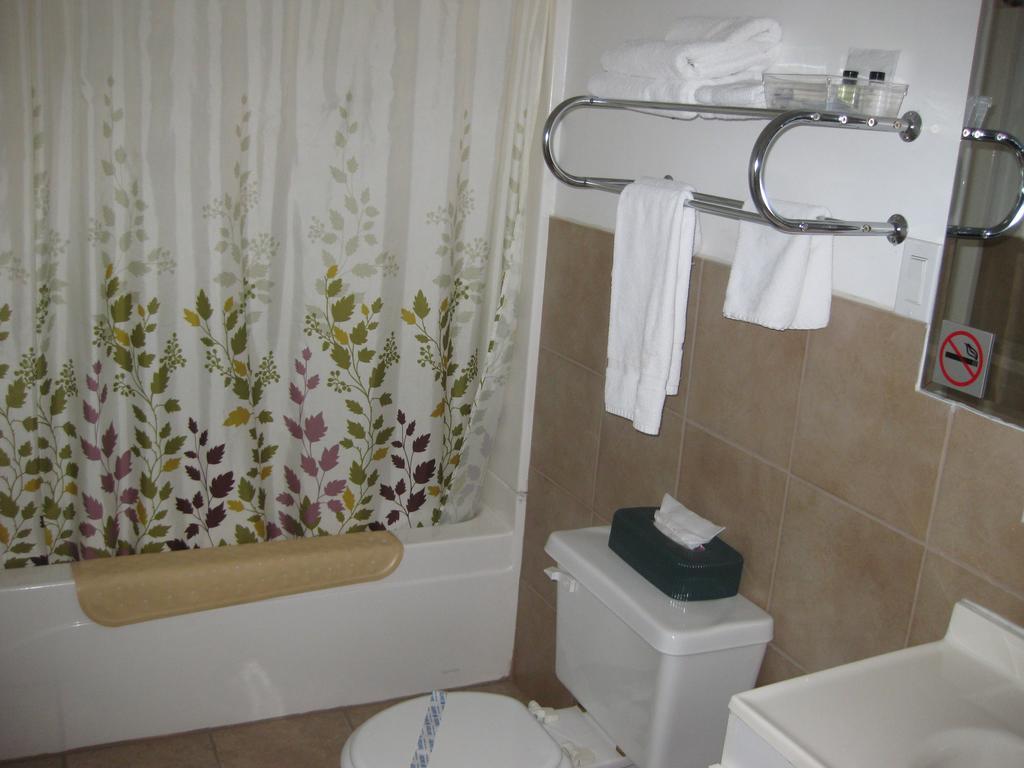 Motel Bel-Eau Montebello Esterno foto
